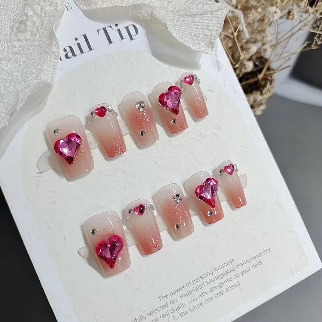 Рожеві накладні нігті зі стразами-серцями, 30 штук